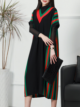 Sommerliches, stilvolles, gestreiftes, langes, gestricktes Midikleid mit Fledermausärmeln